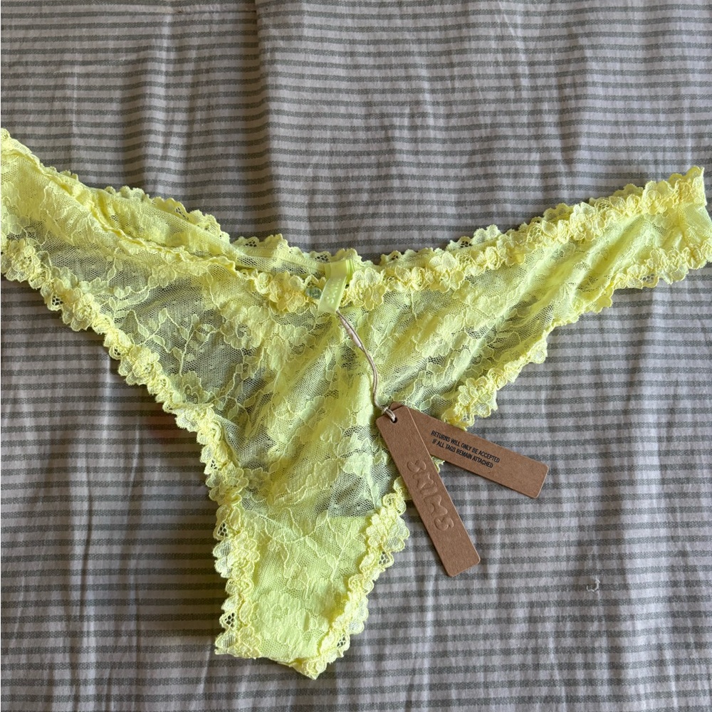Brand New with tags Skims Stretch Lace Dipped Thong Lemonade